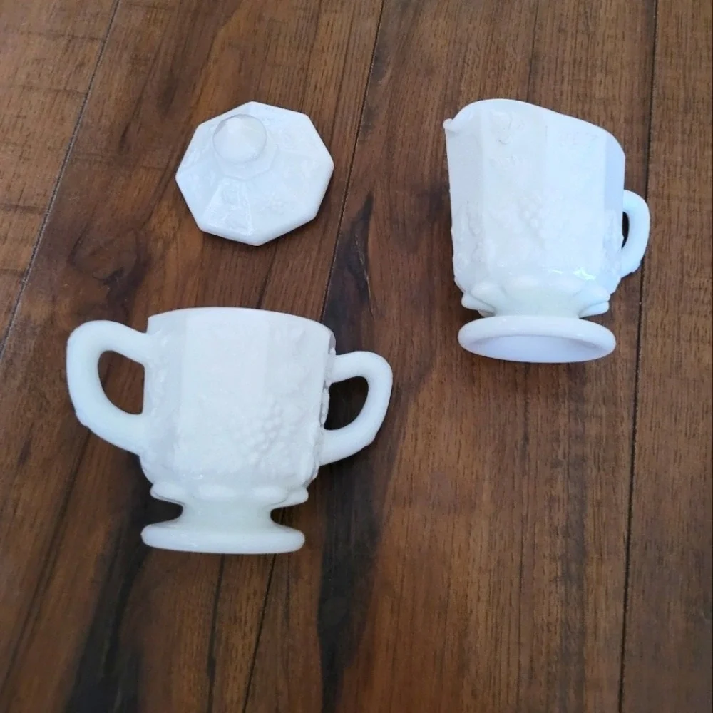 Vintage Westmoreland White Milk Glass‎ Harvest Grape Creamer Sugar Bowl Set 2pc